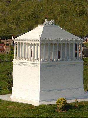 Tomb of mausolus.jpg