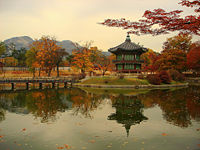 Gyeongbok Palace in autumn.jpg